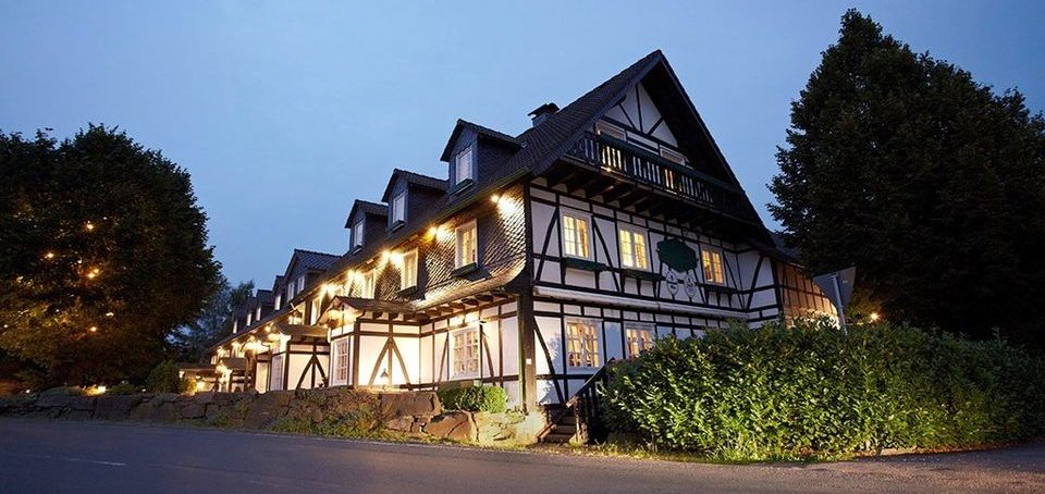 Landgut Stüttem in Wipperfürth beleuchtet bei Nacht