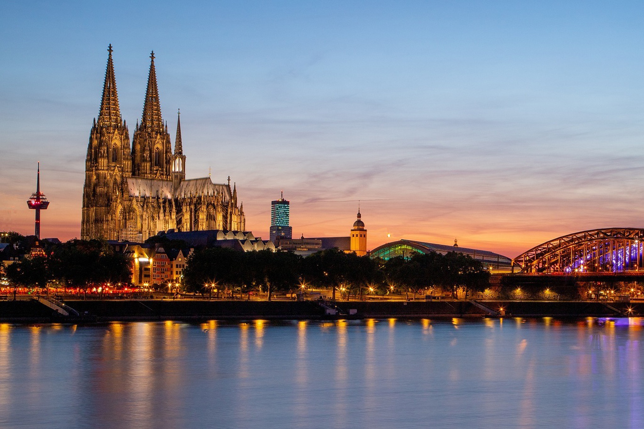 Hochzeit in Köln vor dem Kölner Dom