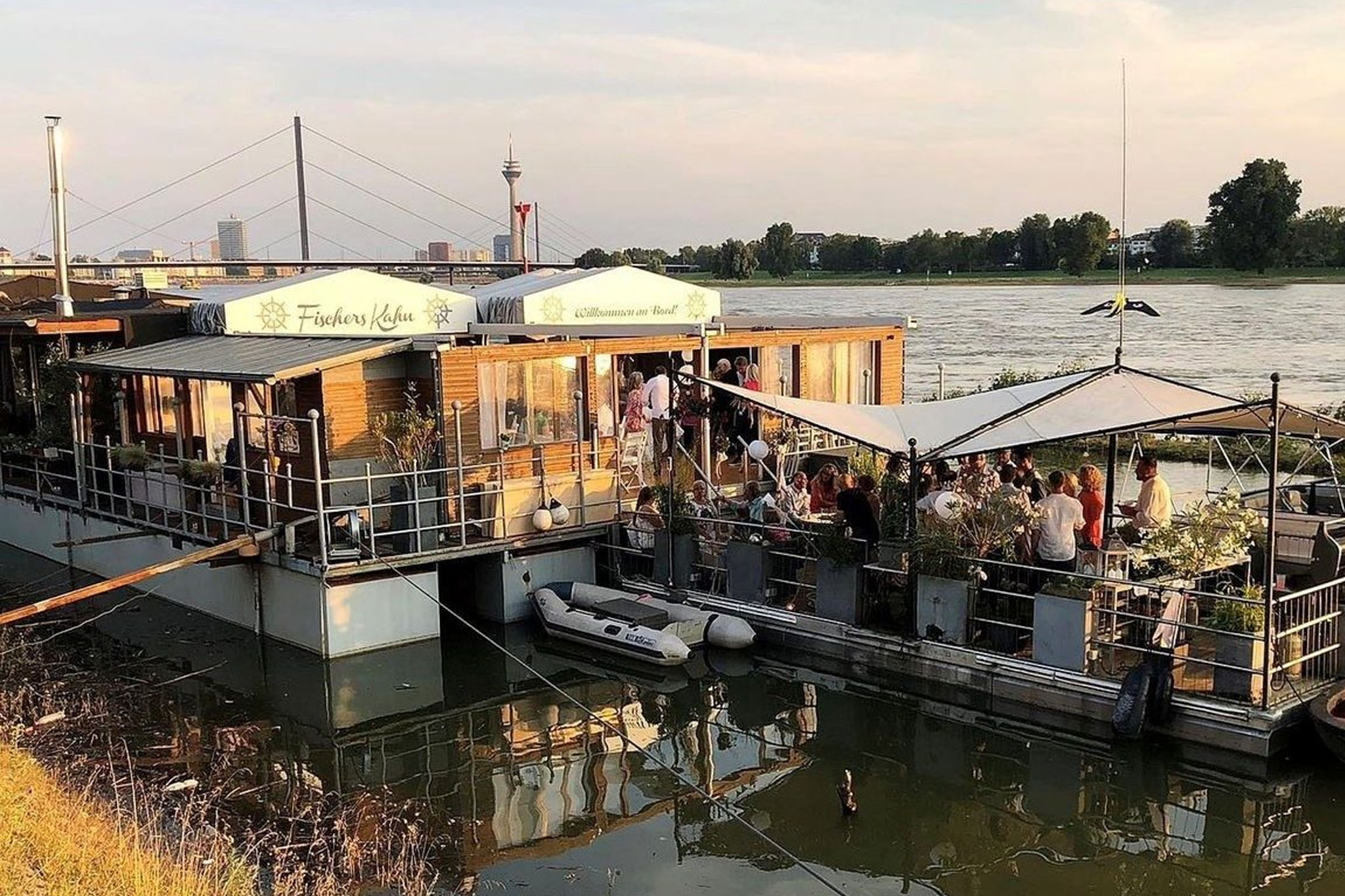 Hochzeitslocation Fischers Kahn in Düsseldorf direkt am Rhein