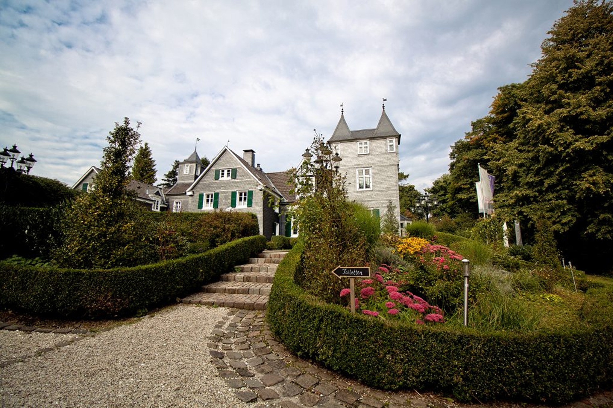 Hochzeitslocation Schloss Grünewald im Bergischen Land mit historischem Charme