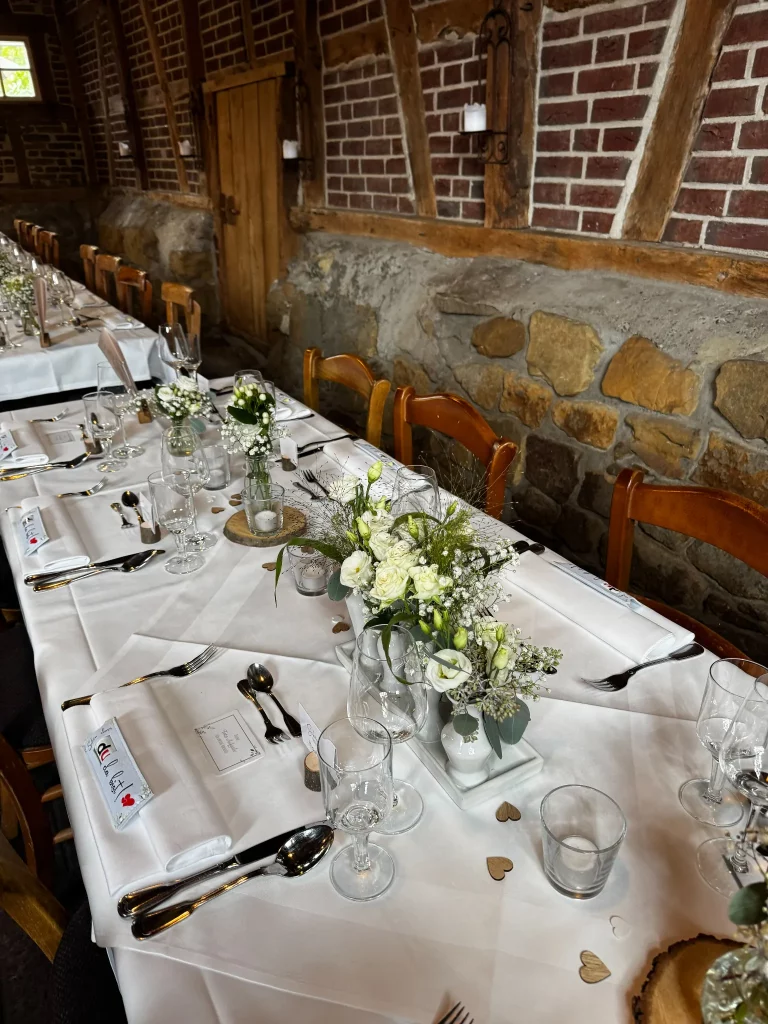 Hochzeitstafel in der Scheune des Spargelhof Schulte-Scherlebeck