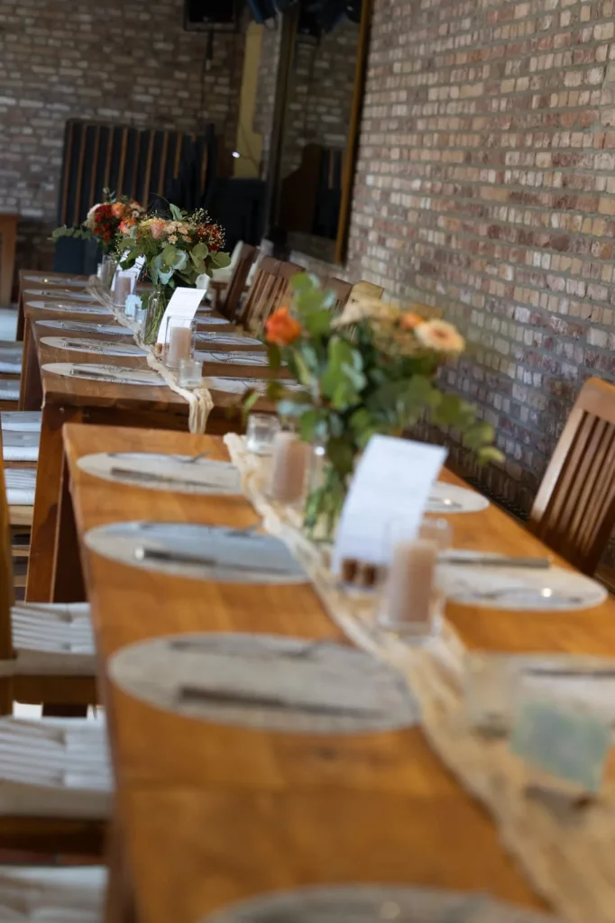 Festlich gedeckte Hochzeitstafel in der Kommandeursburg Kerpen